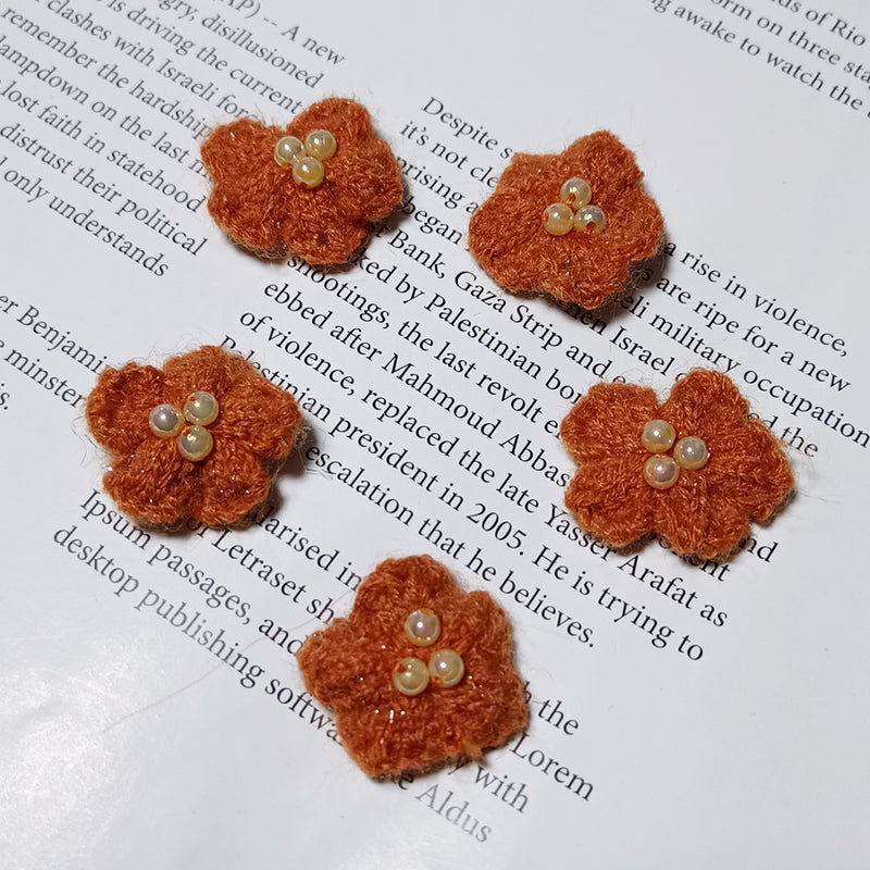 5-Pack Knitted Daisy Flowers, 1-Inch Crochet Yarn Appliqués, Warm-Tone Embellishments for DIY Crafts, Wedding Decor, Gift Wrapping & Scrapbooking