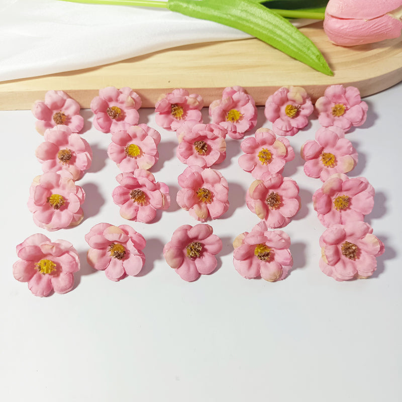 100 Pcs Mini Daisy Flower Heads, 1 Inch Lifelike Artificial Daisies for Crafts, Bulk Faux Flowers for DIY Wedding Decor, Wreaths, Table Scatter