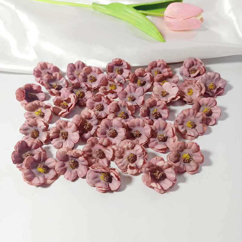 100 Pcs Mini Daisy Flower Heads, 1 Inch Lifelike Artificial Daisies for Crafts, Bulk Faux Flowers for DIY Wedding Decor, Wreaths, Table Scatter