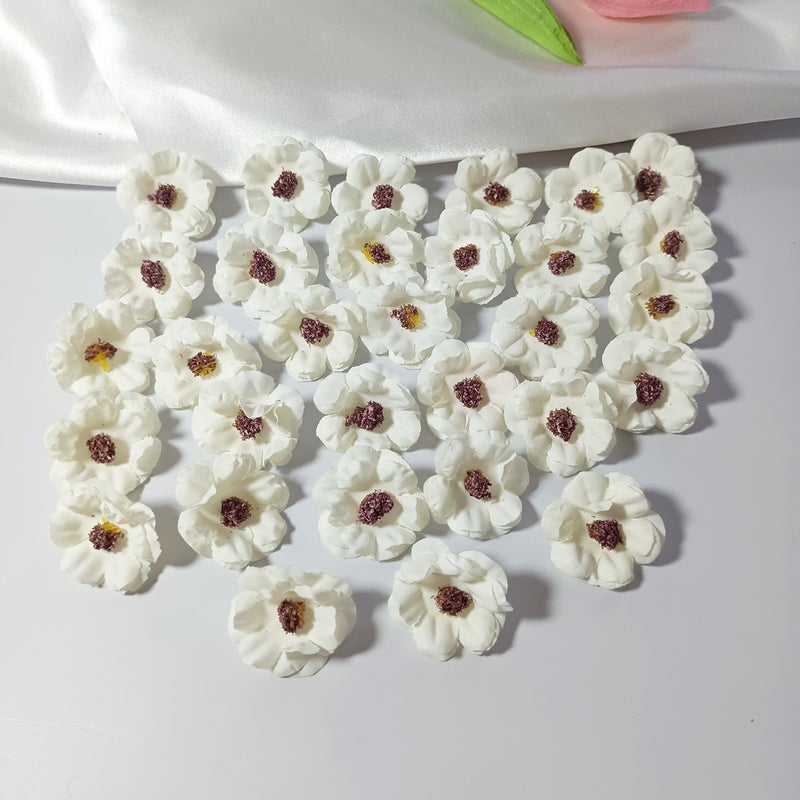 100 Pcs Mini Daisy Flower Heads, 1 Inch Lifelike Artificial Daisies for Crafts, Bulk Faux Flowers for DIY Wedding Decor, Wreaths, Table Scatter
