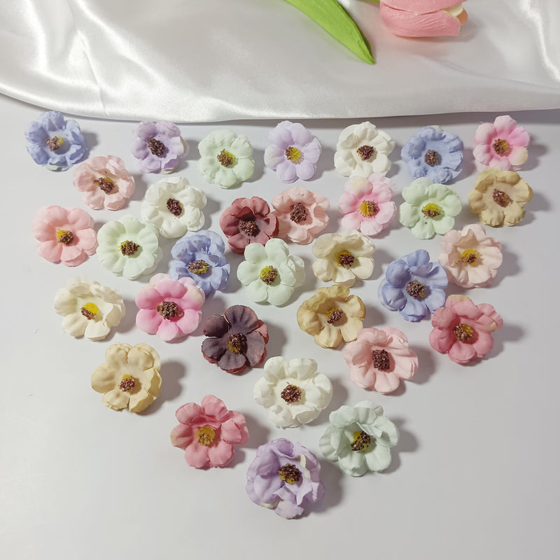 100 Pcs Mini Daisy Flower Heads, 1 Inch Lifelike Artificial Daisies for Crafts, Bulk Faux Flowers for DIY Wedding Decor, Wreaths, Table Scatter