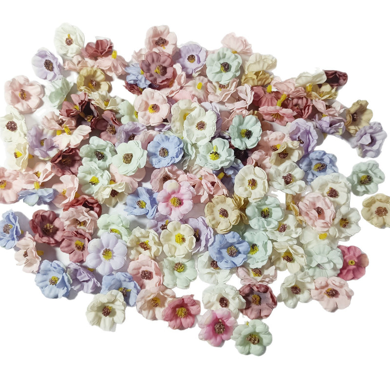 100 Pcs Mini Daisy Flower Heads, 1 Inch Lifelike Artificial Daisies for Crafts, Bulk Faux Flowers for DIY Wedding Decor, Wreaths, Table Scatter