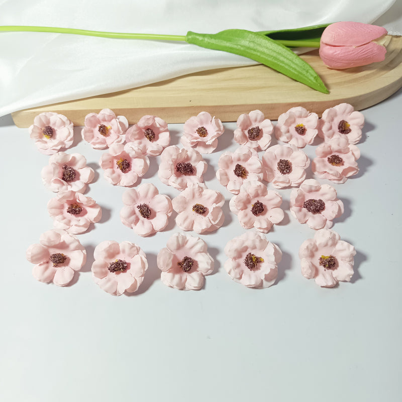 100 Pcs Mini Daisy Flower Heads, 1 Inch Lifelike Artificial Daisies for Crafts, Bulk Faux Flowers for DIY Wedding Decor, Wreaths, Table Scatter
