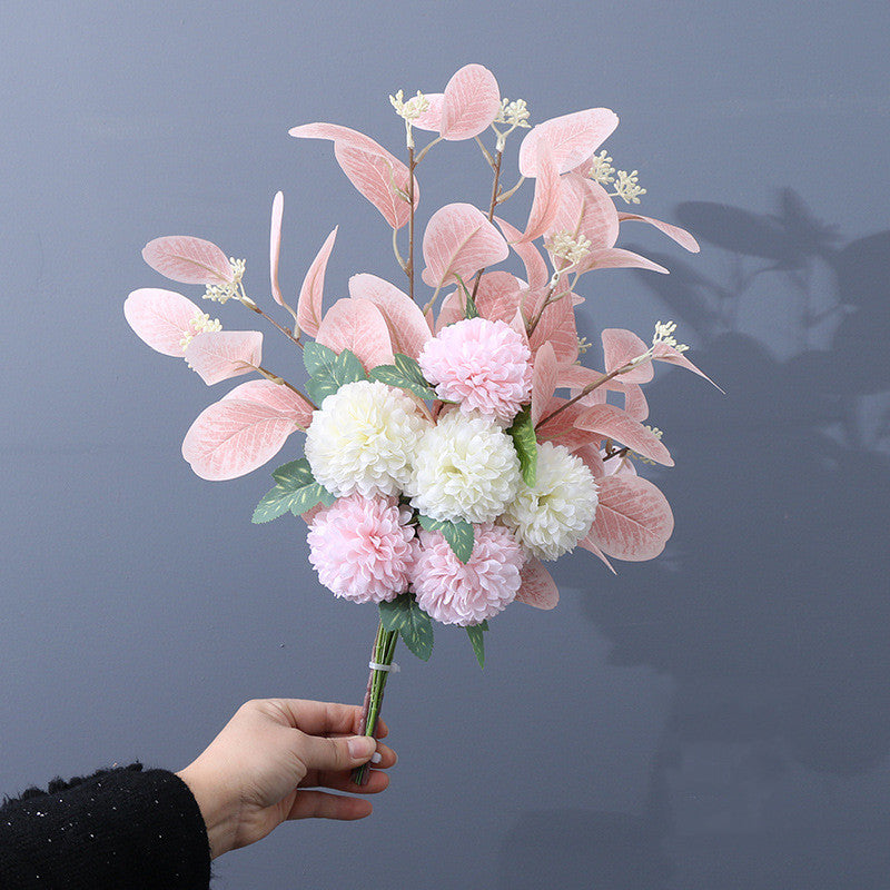 Bouquets de fleurs artificielles en vrac Kiku Flowers Mum Ball Floral avec eucalyptus pour arrangements de mariage Centres de table en gros