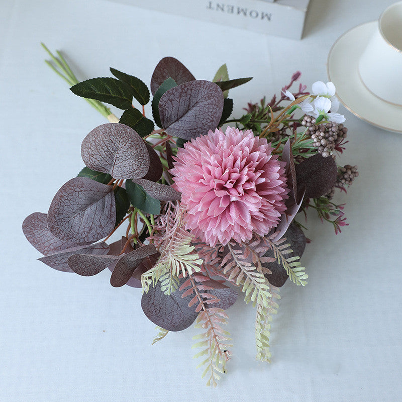 Bouquets d'eucalyptus et de chrysanthèmes en vrac Arrangement de fleurs en soie Décoration de mariage d'automne en gros