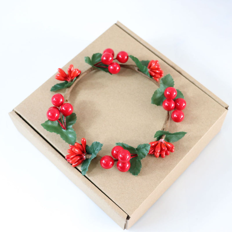 Corona de candelabro de mesa de frutas rojas de Navidad