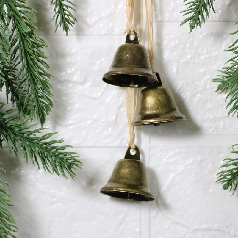 Bulk Artificial Pine Needle Wreaths with Bell Christmas Wreaths Greenery Ornament for Front Door Wall Hanging Home Decoration Wholesale