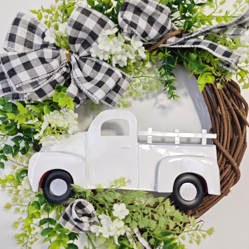 Bulk Christmas Truck Eucalyptus Wreaths Artificial Flower Wreaths Ornament for Front Door Wall Hanging Home Decoration Wholesale