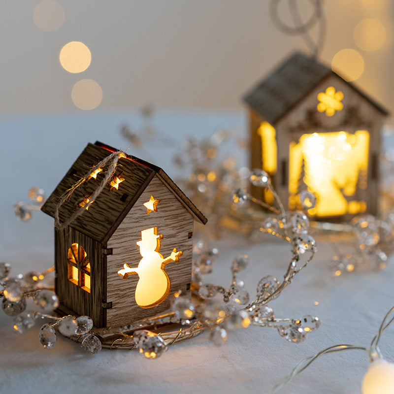 Pendentifs de maison en bois en forme de bonhommes de neige, d'élans et de flocons de neige lumineux en vrac, ornements lumineux suspendus, décoration d'arbre de Noël, vente en gros