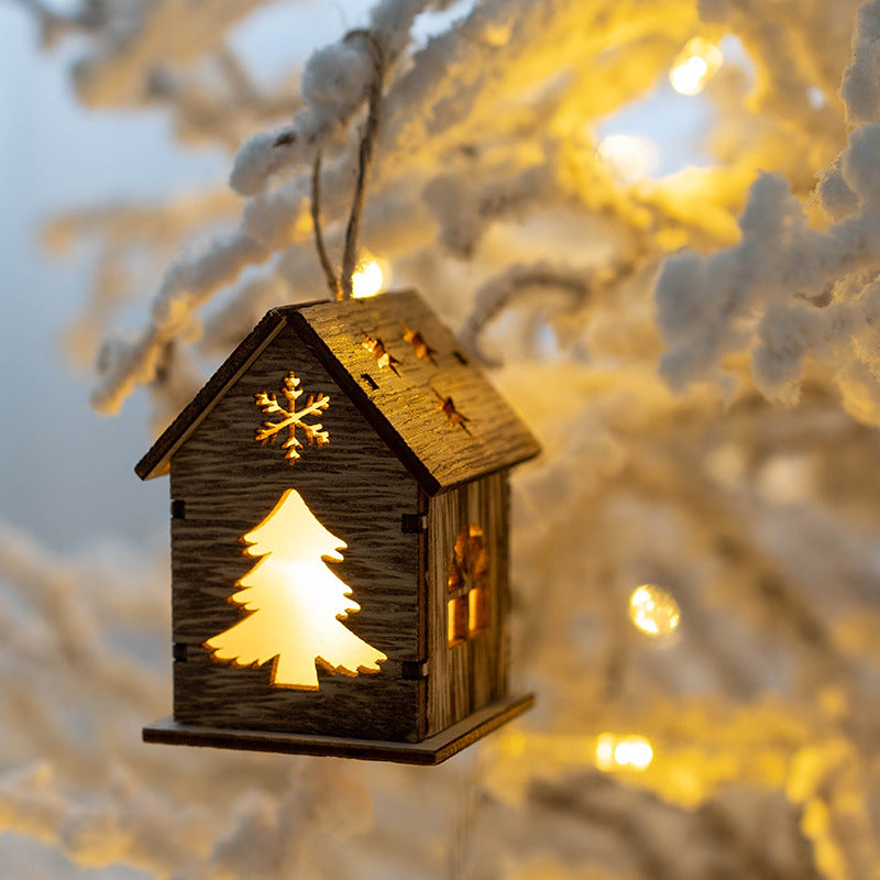 Pendentifs de maison en bois en forme de bonhommes de neige, d'élans et de flocons de neige lumineux en vrac, ornements lumineux suspendus, décoration d'arbre de Noël, vente en gros