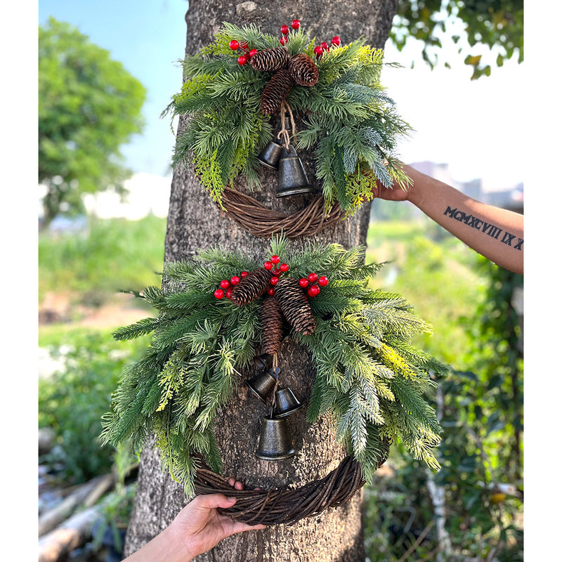 Bulk Natural Rattan Pine Cones Wreath with Bell Christmas Ornament for Front Door Farmhouse Wall Hanging Indoor Outdoor Home Decor Wholesale