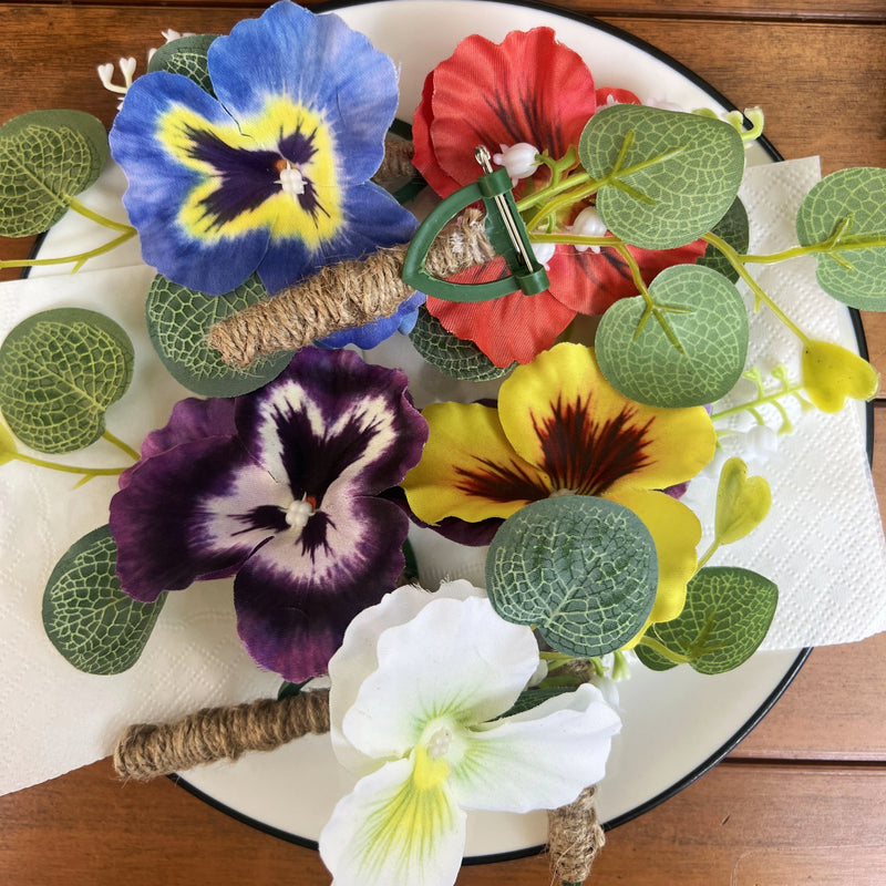 Bulk Pansy Flower Wrist Corsage Wristlet Band Bracelet and Men Boutonniere for Wedding Party Wholesale