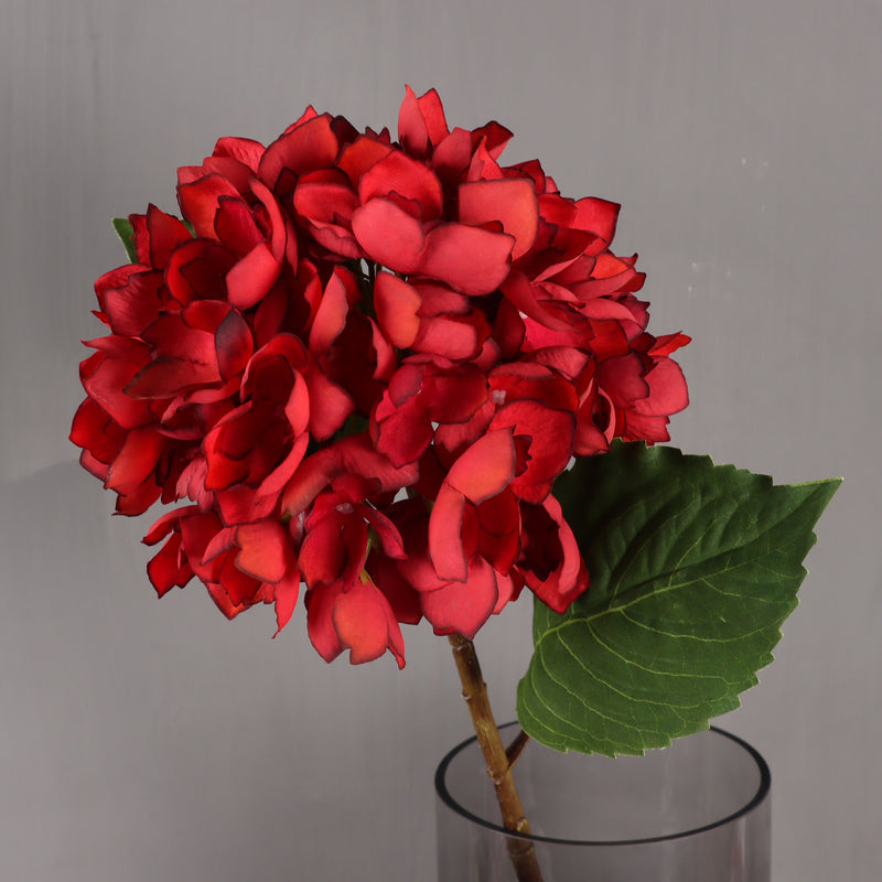 Fleurs d'hortensia en soie en vrac avec tiges et feuilles pour la décoration de table de fête de mariage à domicile en gros