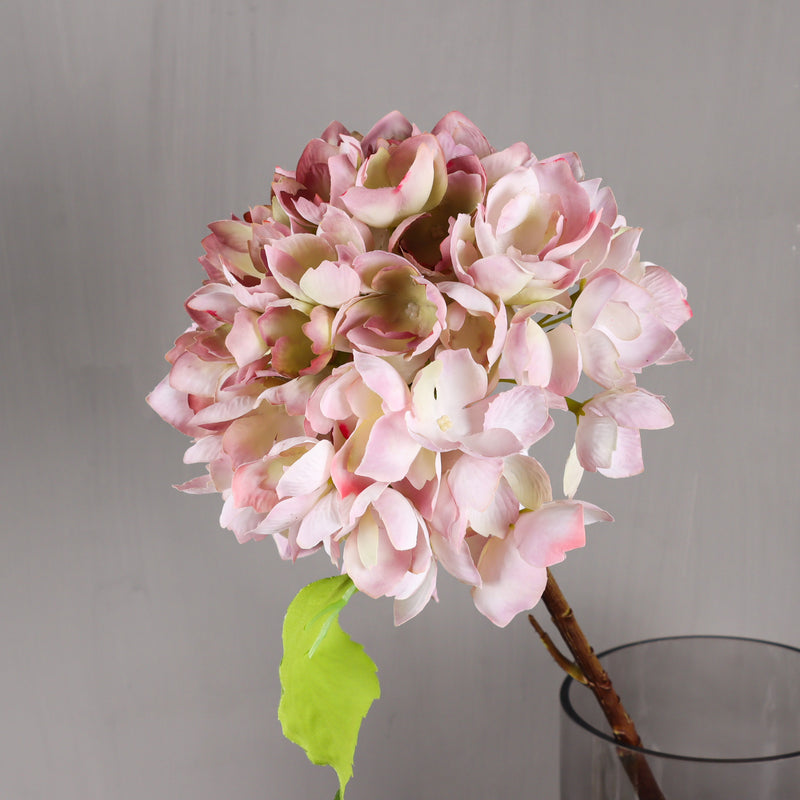 Fleurs d'hortensia en soie en vrac avec tiges et feuilles pour la décoration de table de fête de mariage à domicile en gros