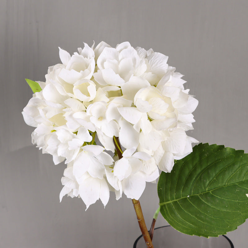 Fleurs d'hortensia en soie en vrac avec tiges et feuilles pour la décoration de table de fête de mariage à domicile en gros