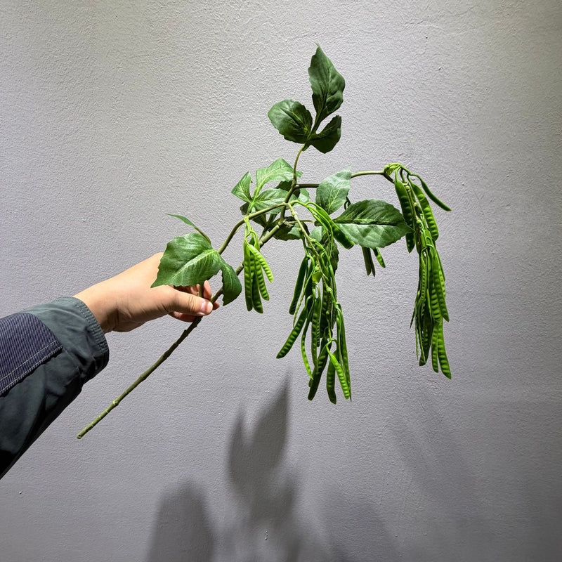 Artificial Pea Pod Bush, Faux Green Pea Vine Stem Spray for Wedding Aisle Decor, Floral Arrangements & Home Decor