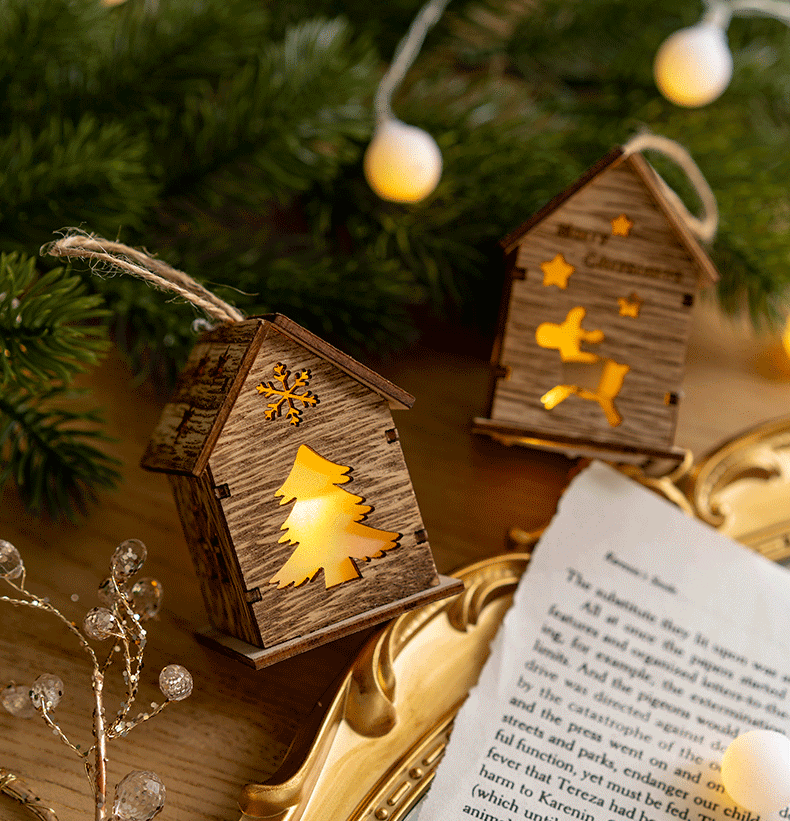 Pendentifs de maison en bois en forme de bonhommes de neige, d'élans et de flocons de neige lumineux en vrac, ornements lumineux suspendus, décoration d'arbre de Noël, vente en gros