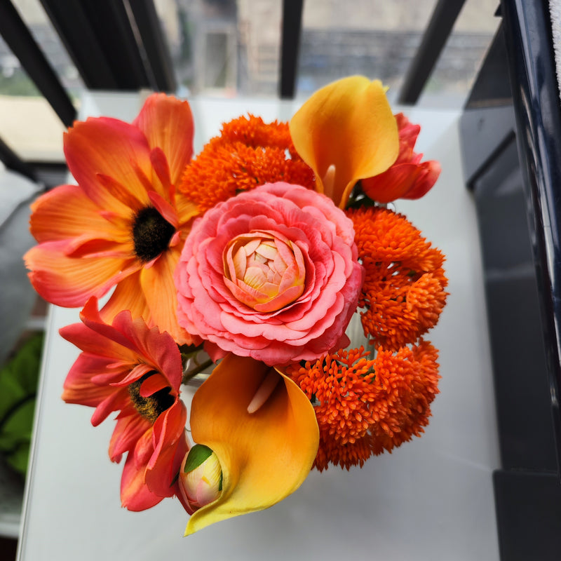 Centre de table en fleur de lys calla, Cosmo, Ranunculus, ambiance festive, toucher réel, vente en gros