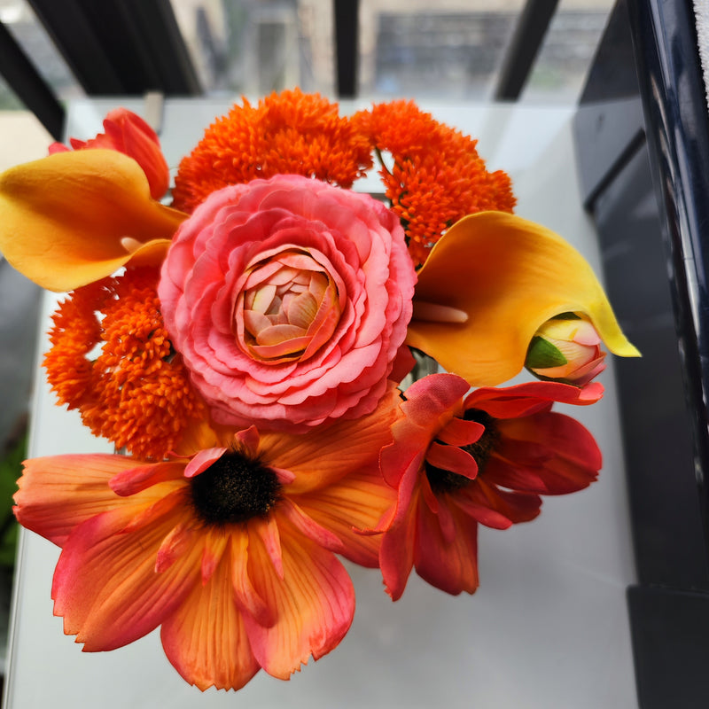 Centre de table en fleur de lys calla, Cosmo, Ranunculus, ambiance festive, toucher réel, vente en gros