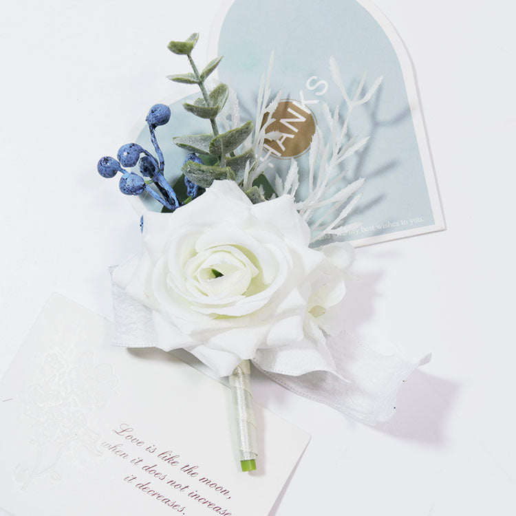 Boutonnière en eucalyptus blanc ivoire et verdure en gros