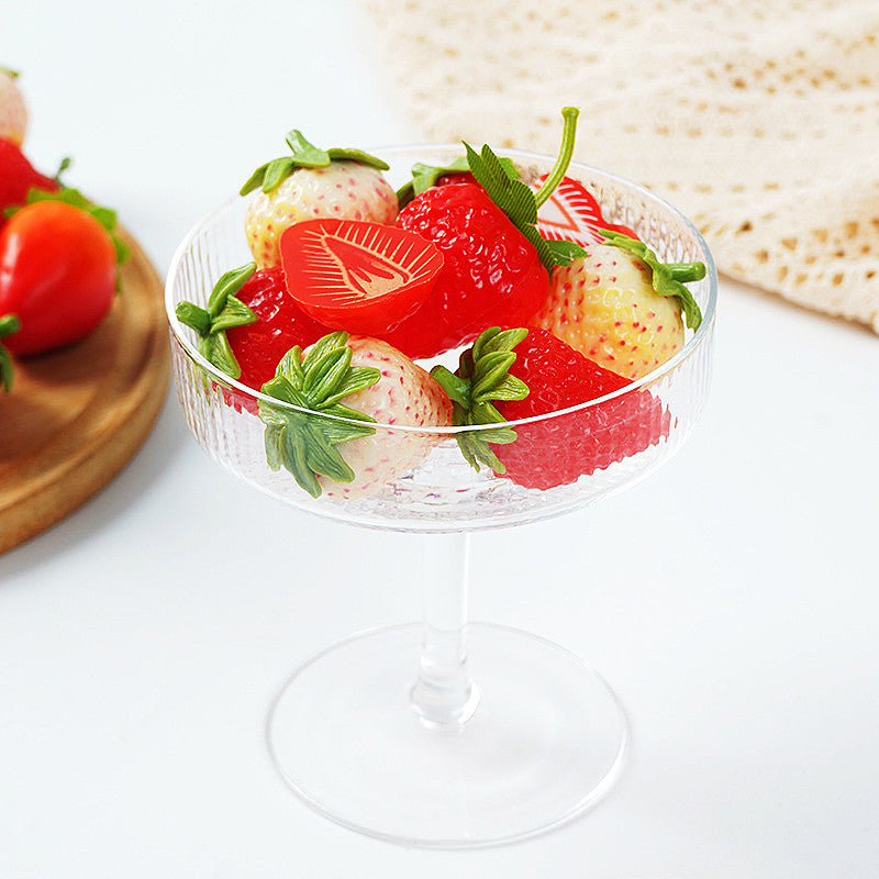 Bulk Artificial Strawberries Lifelike Plastic Fake Fruit Decoration for Home Kitchen Party Photography Props Wholesale