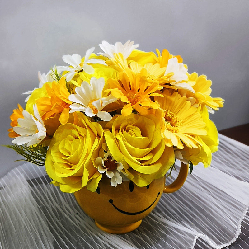 Bouquet « Soyez heureux » avec des roses et des marguerites Arrangement floral heureux