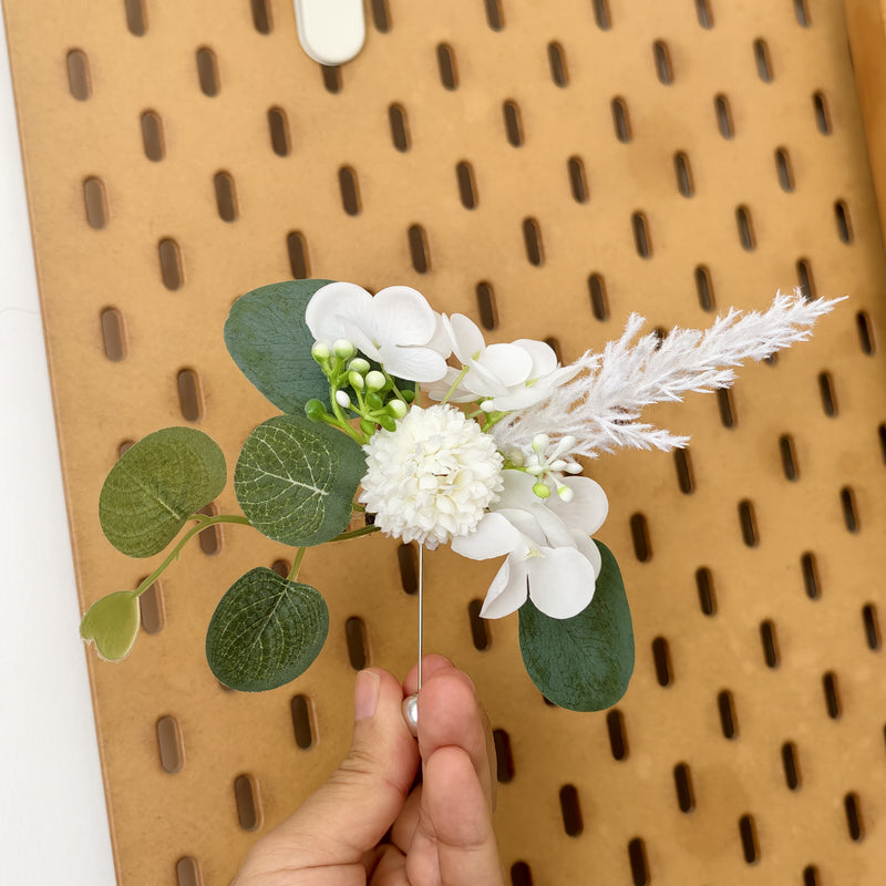 Bulk White Pom-Pom Hydrangea Groomsman Boutonniere Pearl Pin for Wedding Wholesale