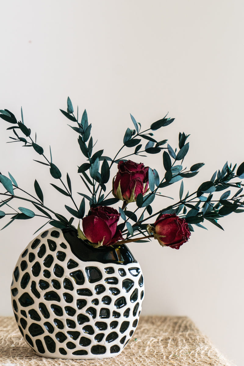 Bulk Exclusive Small Dried Flowers Rose Eucalyptus in Vase for Fall Home Kitchen Thanksgiving Table Centerpieces Festival Decor Wholesale