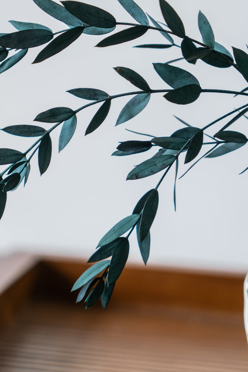 Bulk Exclusive Small Dried Flowers Rose Eucalyptus in Vase for Fall Home Kitchen Thanksgiving Table Centerpieces Festival Decor Wholesale