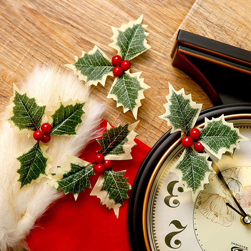 Lot de 50 baies artificielles de houx de Noël avec feuilles vertes pour présentation et emballage de gâteaux en gros