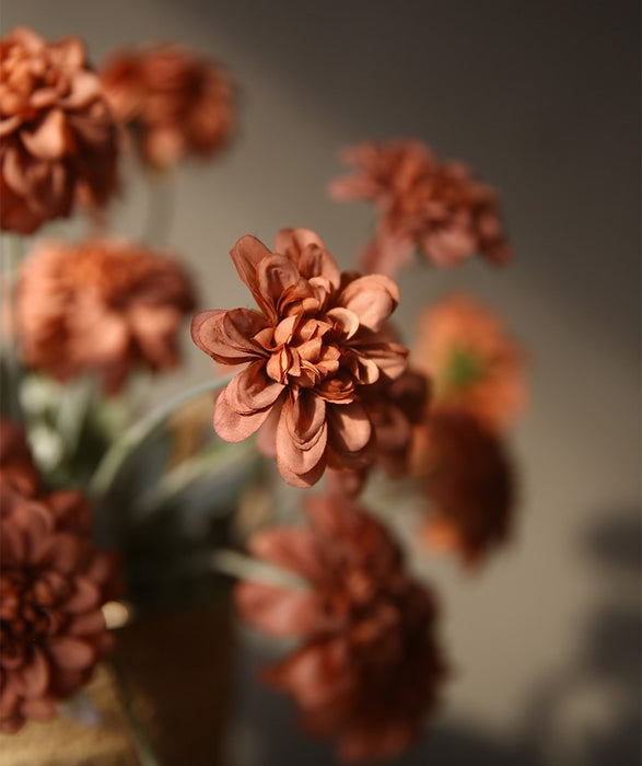 Flores artificiales a granel de 23 "con tallo de dalia, colores de otoño, arreglos florales de otoño, venta al por mayor 