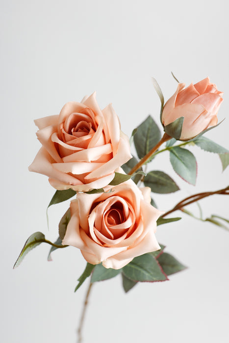 Venta al por mayor de flores artificiales de seda con tallo de rosa de 25 "a granel