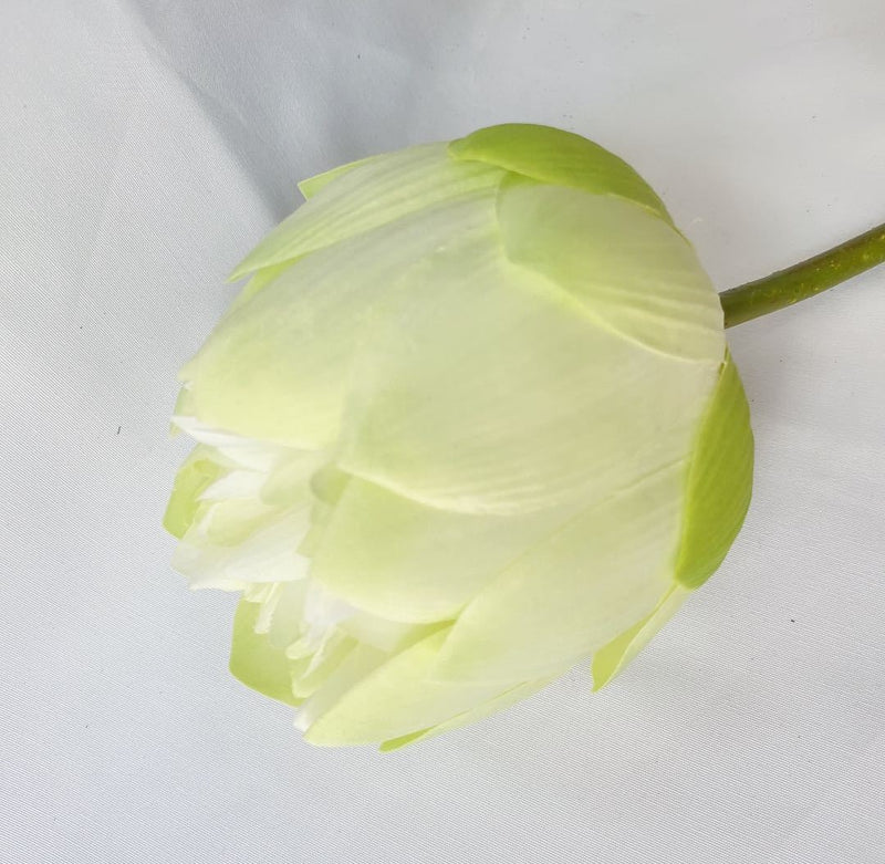 Tige de lys en bourgeon de lotus de 28 pouces en vrac Fleur artificielle en soie Vente en gros 