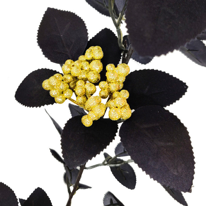 Venta al por mayor Artificial Black Rose Leaf Golden Berry Vine Galand Halloween Hanging Vine Rattan Ornament 70 pulgadas 
