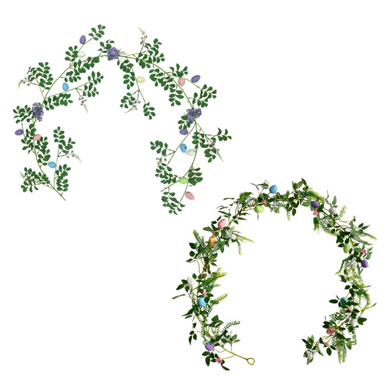 Guirlande de fleurs artificielles suspendues en vrac avec œufs de Pâques et baies mélangées