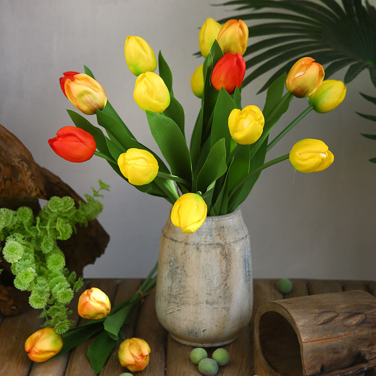 Venta al por mayor de flores artificiales de tallos de tulipán Real Touch de 18 "a granel