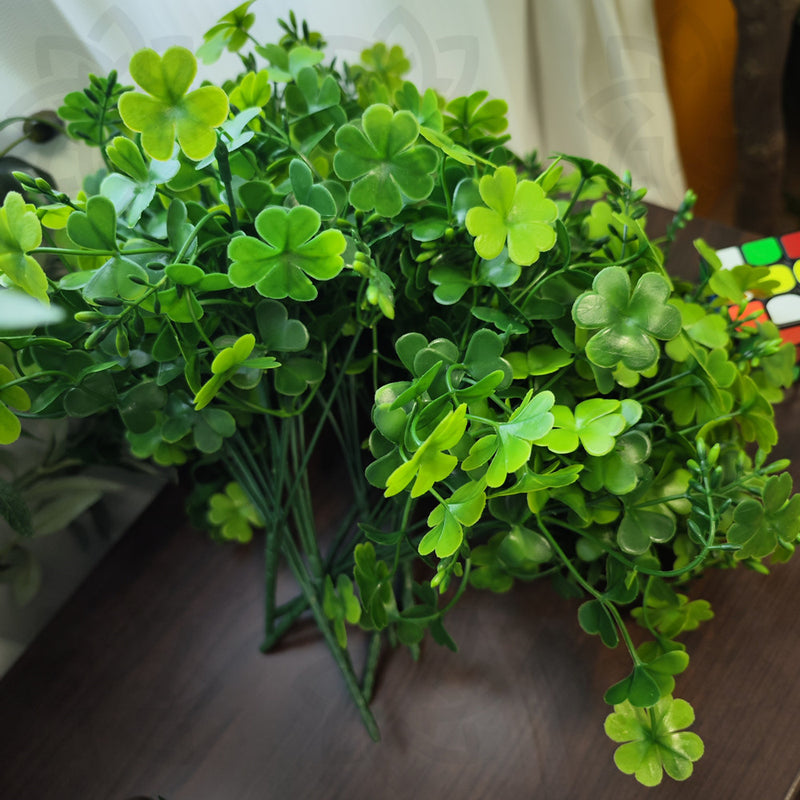 Bulk Happy St. Patrick's Day Clover Plant Four Leaf Bouquet Plantas artificiales al aire libre Resistente a los rayos UV al por mayor