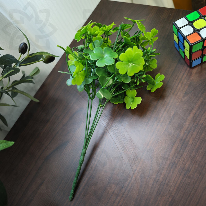 Bulk Happy St. Patrick's Day Clover Plant Four Leaf Bouquet Plantas artificiales al aire libre Resistente a los rayos UV al por mayor